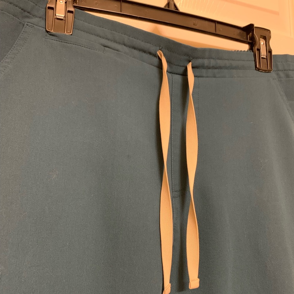 FIGS Zamora Petite Caribbean Blue Skinny Scrub